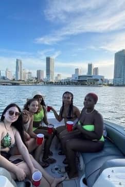 26Ft Miami Private Boat Tour for 11 ppl, 2 & 4 Hrs Free Champagne