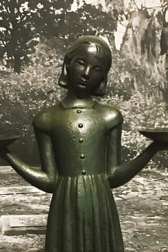 Midnight in the Garden of Good and Evil Walking Tour