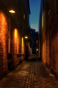 Dark Side of Charleston Guided Night-Time Walking Tour