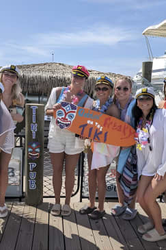 2-hour Tiki Pub Sunset Experience in Fort Myers Beach