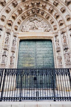 Ruta nocturna guiada por la Sevilla encantada (tour en Español)