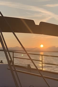 Evening Colors Sunset Sail Tour a Seattle