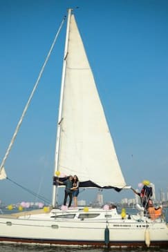 Cruising in Elegance: Luxury Sailing Experience in the Mumbai