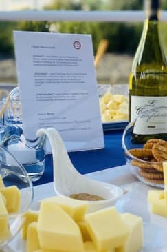Hamburg: Genussvolle Hafentour mit Käse + Wein