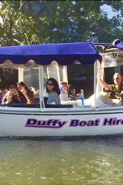Gold Coast Bootverleih: Selbstfahrer ohne Führerschein