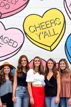 Murals & Mimosas Sightseeing Tour in Nashville