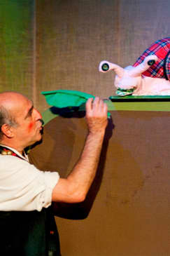 In the Wolf’s Mouth – Titiriteros de Binéfar