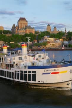 Croisière touristique guidée sur le fleuve Saint-Laurent
