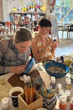 Laboratorio di pittura su ceramica a Ballina