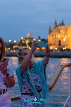 Paseo en barco con música en Palma de Mallorca