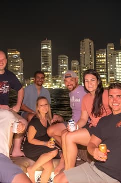 Noche Tierra Bomba Barhopping Hasta 10 personas