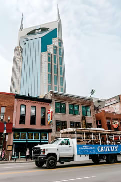Cruising Nashville Narrated Sightseeing Tour by Open-Air Vehicle