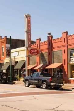 Downtown Grapevine Mystery Picnic: Self-Guided Foodie Adventure