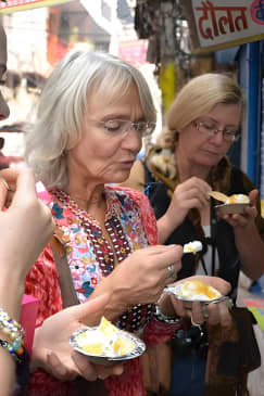 Half-Day Food Tour with Cycle Rickshaw ride to Masterji Kee Haveli