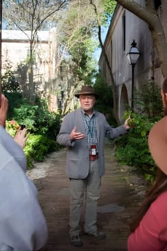 Hidden Alleyways and Historic Sites Small-Group Walking Tour