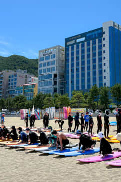 Busan Songjeong Surfholic: Your First Surfing Adventure! Basic Lesson Experience Available Year-Round!