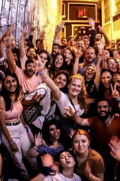 Istanbul Party Pub Crawl with Party Bus in Sultanahmet and Taksim