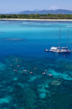 Walk, Sail and Snorkel: Great Barrier Reef & Green Island Tour