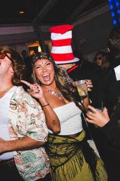 ﻿Trick or Drink Dallas Halloween Bar Crawl (3 Días)