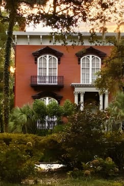 Savannah Historic District Tour by The Wandering Historians