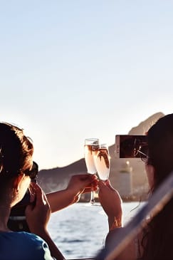 Cruise and Dine Dinner / Cape Town: Sunset Champagne Cruise and 3-Course Dinner