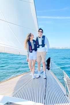 JFarwell Adventure Yacht Sailing en el puerto de Halifax