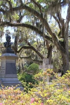 A Walk Through The Book "Midnight in the Garden of Good and Evil"