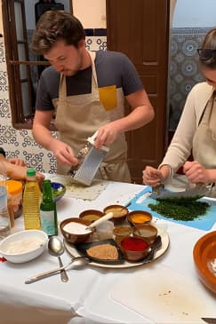 Cours de cuisine d'une demi-journée avec la chef locale Laila à Marrakech