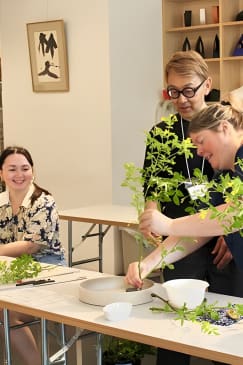 Traditional Japanese Flower Styling Workshop - Ikebana in Kyoto