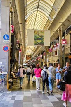 京都：錦市場ガイド付きフードツアー