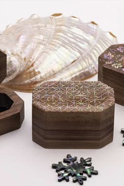 Hwiho: Traditional Craft Experience Using Mother-of-Pearl