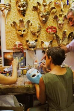Creazione di Maschere di Carnevale a Venezia