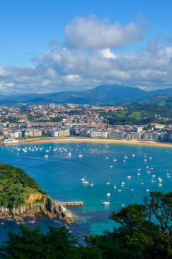 San Sebastián: visita guiada de historias y leyendas con humor