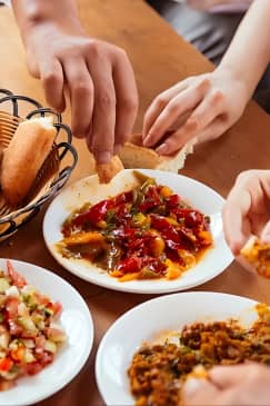 Visite gastronomique à Marrakech, dégustations locales, histoires et curiosités.
