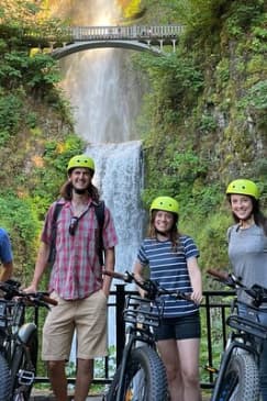 Ebike Tour to Multnomah Falls and 6 other falls on a scenic biway