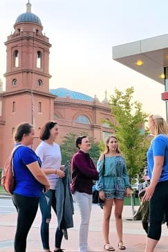 Downtown Asheville Tip-Based Sightseeing Walking Tour 