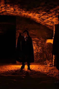 Small Group Edinburgh Night Walking Tour with Underground Vaults