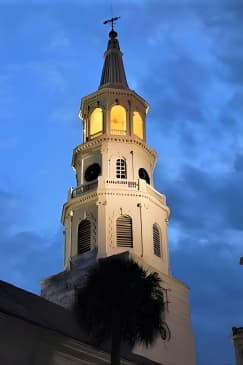 Ghosts of Charleston Night-Time Walking Tour with Unitarian Church Graveyard