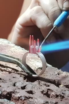 Cree su propio anillo de esmeralda colombiana