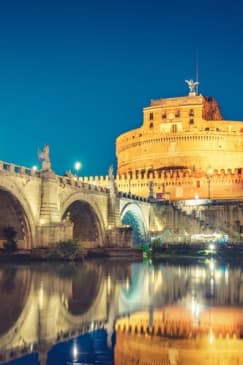 ﻿Aperitif on the Tiber: evening boat ride and drinks