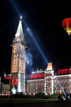 Ottawa: Giro turistico a piedi di piccoli gruppi con crociera in barca