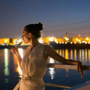 ﻿Gourmet dinner cruise on the St. Lawrence with DJ