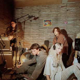 FEEBLE LITTLE HORSE en El Sol, Madrid 2026