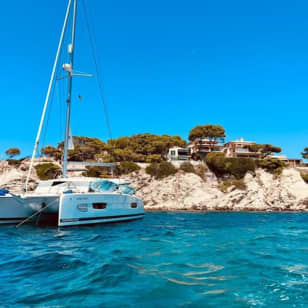 Palma de Mallorca: 4-stündiger Ausflug mit einem Luxuskatamaran inklusive Tapas und Mittagessen