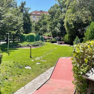 Žižkovská televizní věž: Minigolf