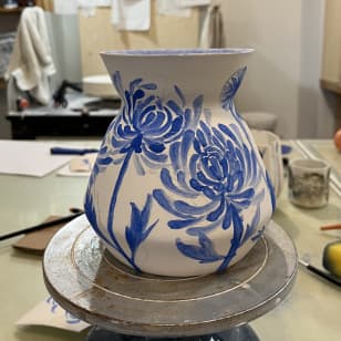 Décorez votre pièce unique en porcelaine.