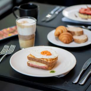 Café da Manhã no Hub Food Art & Lounge