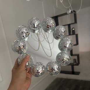 Disco Mirror - crea tu espejo de Pinterest con vino, pica pica y música