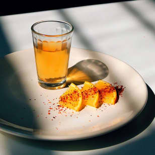 Cata de mezcal y tequila con degustación de tacos en VinoPremier