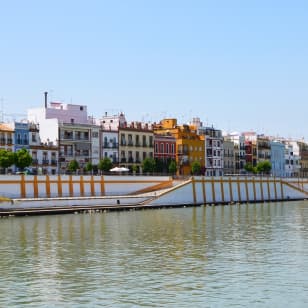 Leyendas de Triana: Ruta Nocturna Guiada por el emblemático barrio de Sevilla